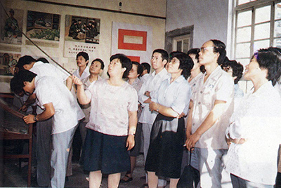 職工參觀(guān)王杰展覽館