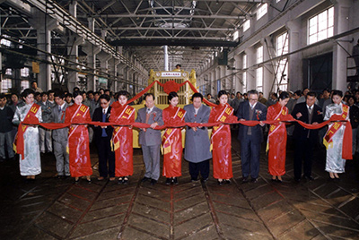 山推股份公司舉行山推牌TY220推土機5000臺下線(xiàn)慶典活動(dòng)。