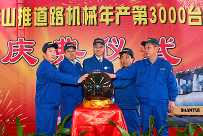 道路機械3000下線(xiàn)