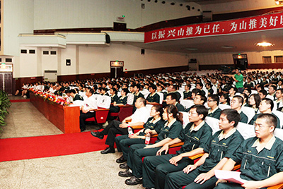 作為推動(dòng)企業(yè)加快發(fā)展三大平臺之一的人力資源管理提升工作，將是當前和今后一段時(shí)期山推股份人力資源管理的首要任務(wù)。