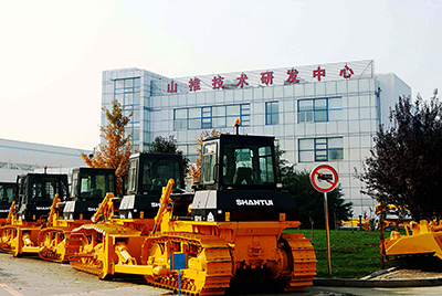2009年，山推研發(fā)中心被國家人事部批準設立博士后科研工作站，同年召開(kāi)首屆科技創(chuàng  )新大會(huì )。